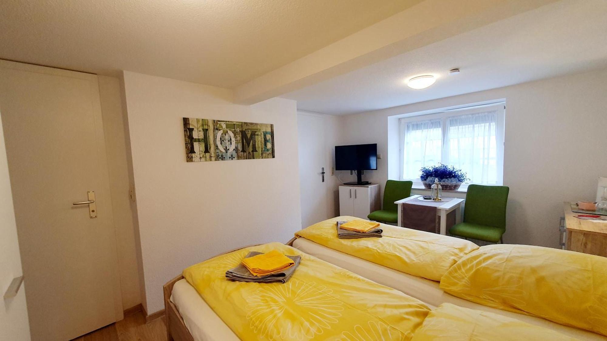 Apartment Gruener Fuerst Mit Sitzecke Im Innenhof & Naehe Park & Erdgeschoss バート・ムスカウ 部屋 写真