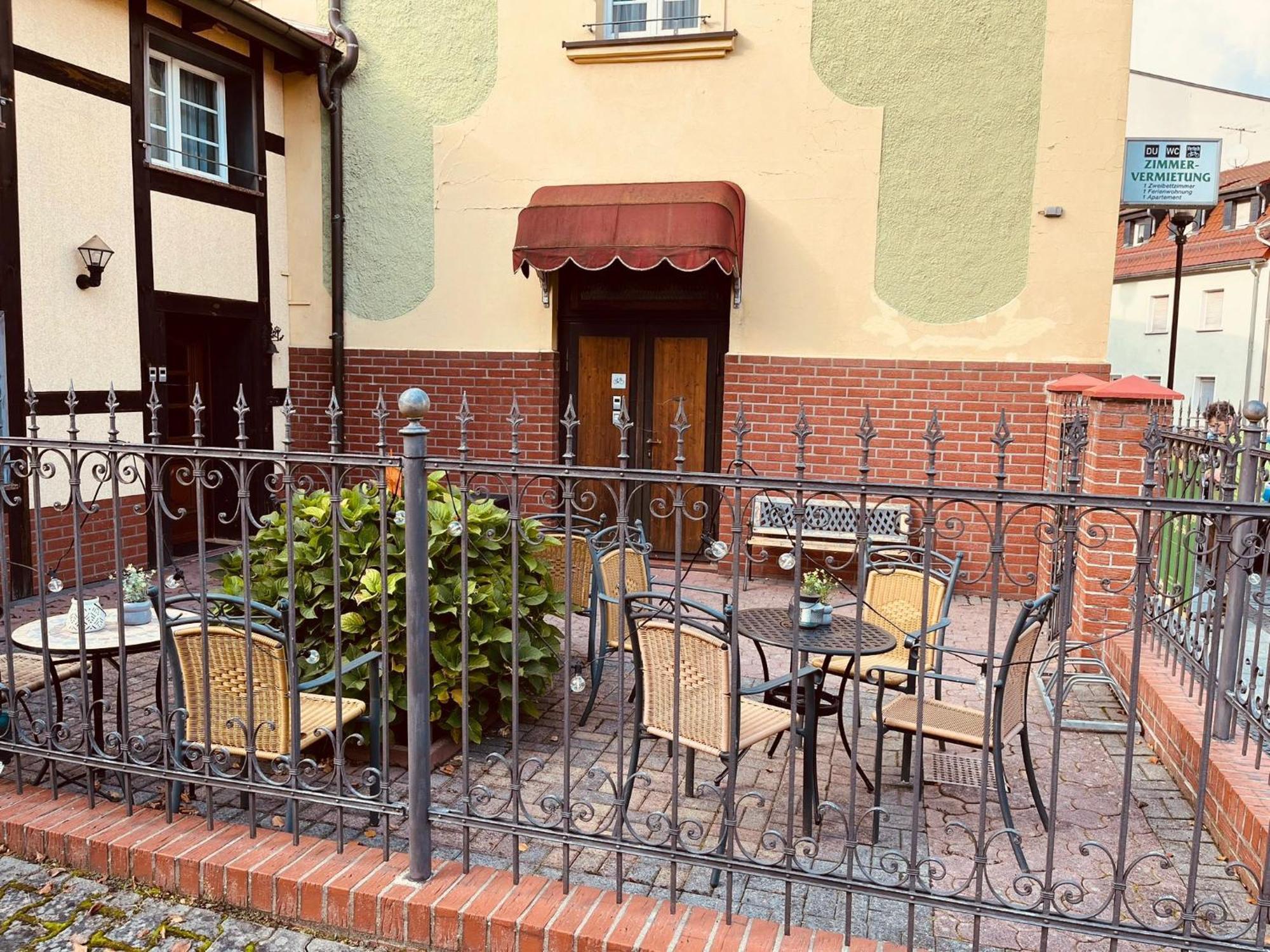Apartment Gruener Fuerst Mit Sitzecke Im Innenhof & Naehe Park & Erdgeschoss バート・ムスカウ エクステリア 写真